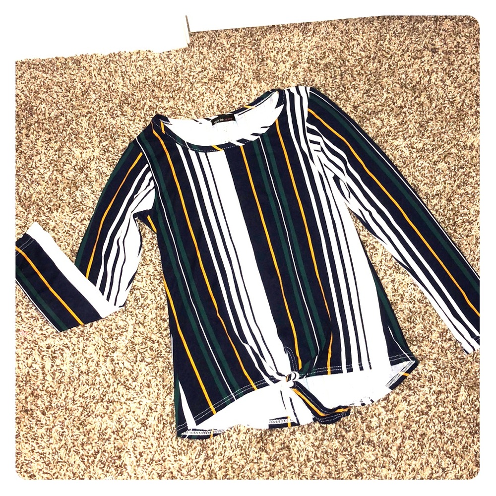 Girls long sleeve top with twist.